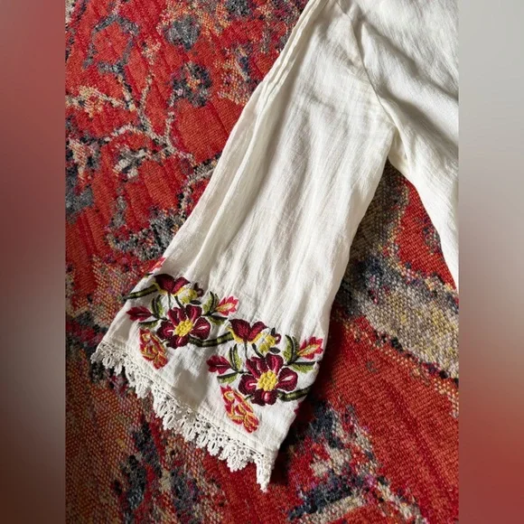 Velvet Graham & Spencer Cream Floral Embroidered Jeslyn Blouse - Picture 5 of 11